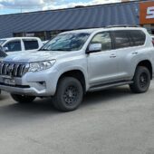 Toyota - Land Cruiser - 3,0 D-4D DPF Luxury aut. 5h // Webasto / Nahkasisusta / Mutarenkaat / Iso näyttö / Vetokoukku / Vakkari - Farmari
