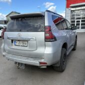 Toyota - Land Cruiser - 3,0 D-4D DPF Luxury aut. 5h // Webasto / Nahkasisusta / Mutarenkaat / Iso näyttö / Vetokoukku / Vakkari - Farmari