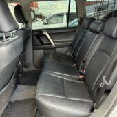 Toyota - Land Cruiser - 3,0 D-4D DPF Luxury aut. 5h // Webasto / Nahkasisusta / Mutarenkaat / Iso näyttö / Vetokoukku / Vakkari - Farmari