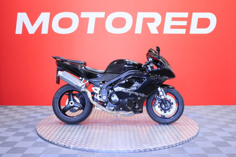 Triumph - Daytona - 955 i // Huoltokirja / Triumph Race / Suomi-pyörä // - Moottoripyörä