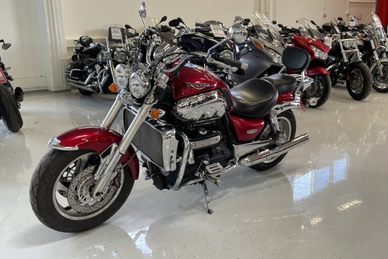 Triumph - ROCKET III - Classic * 2x laukut, Suomi-pyörä, paremmat kuvat tulossa * - Moottoripyörä