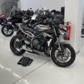 Triumph - STREET TRIPLE - 765 RS // Juuri tullut! / Öhlins / Sifter / Huoltokirja / Suomi-pyörä // - Moottoripyörä