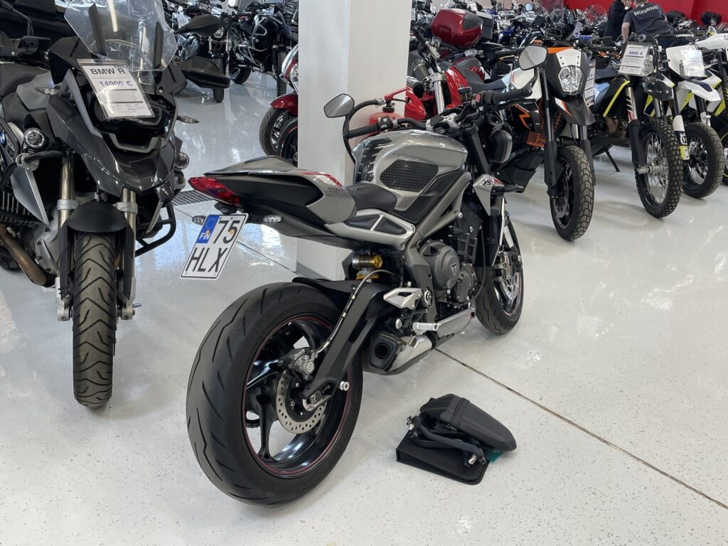 Triumph - STREET TRIPLE - 765 RS // Juuri tullut! / Öhlins / Sifter / Huoltokirja / Suomi-pyörä // Triumph - STREET TRIPLE - 765 RS // Juuri tullut! / Öhlins / Sifter / Huoltokirja / Suomi-pyörä // - Moottoripyörä