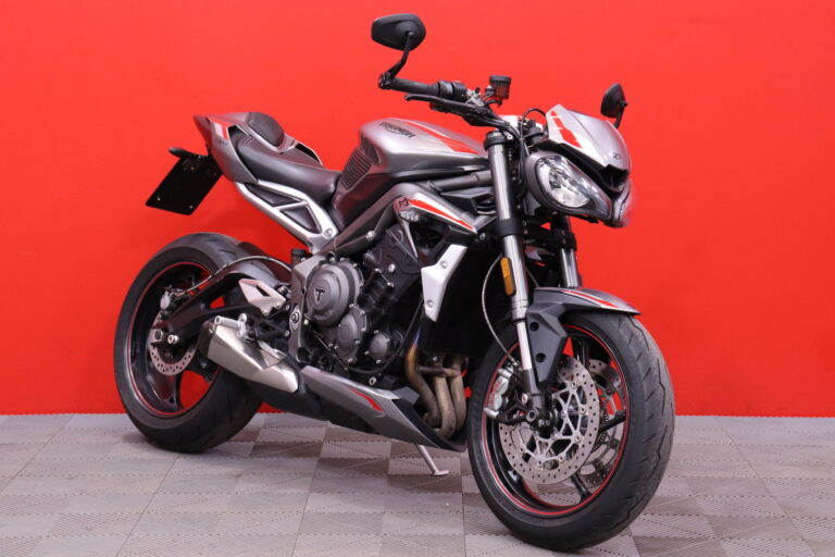 Triumph - STREET TRIPLE - 765 RS // Juuri tullut! / Öhlins / Sifter / Huoltokirja / Suomi-pyörä // - Moottoripyörä