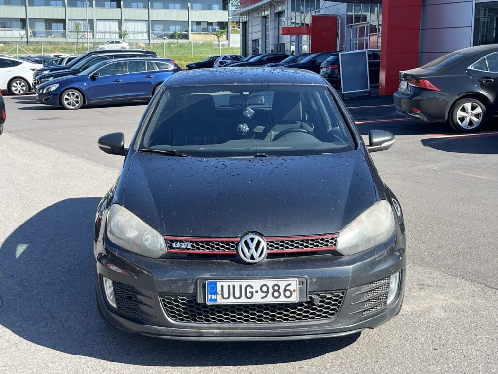 Volkswagen - GOLF - GTI 2,0 155 kW (210hv) // Top-Sport varustelu / Sport-alusta / Sporttipenkit / P. tutkat / Ilmastointi / Sporttiratti // Volkswagen - GOLF - GTI 2,0 155 kW (210hv) // Top-Sport varustelu / Sport-alusta / Sporttipenkit / P. tutkat / Ilmastointi / Sporttiratti // - Viistoperä