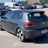 Volkswagen - GOLF - GTI 2,0 155 kW (210hv) // Top-Sport varustelu / Sport-alusta / Sporttipenkit / P. tutkat / Ilmastointi / Sporttiratti // - Viistoperä