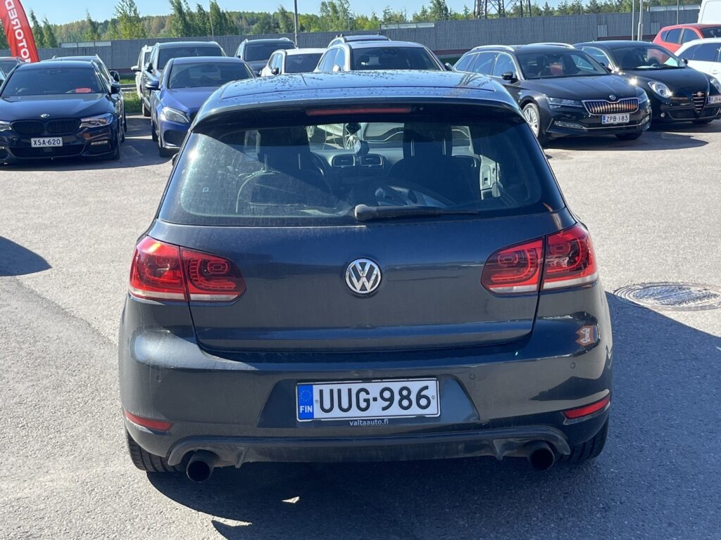 Volkswagen - GOLF - GTI 2,0 155 kW (210hv) // Top-Sport varustelu / Sport-alusta / Sporttipenkit / P. tutkat / Ilmastointi / Sporttiratti // Volkswagen - GOLF - GTI 2,0 155 kW (210hv) // Top-Sport varustelu / Sport-alusta / Sporttipenkit / P. tutkat / Ilmastointi / Sporttiratti // - Viistoperä