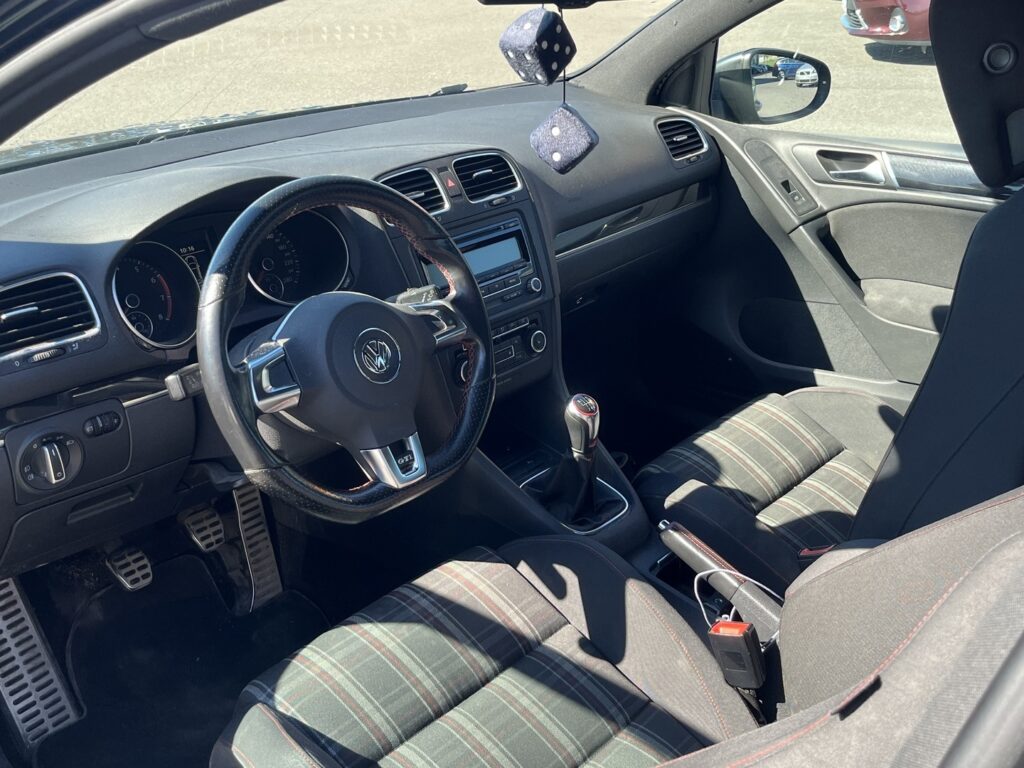 Volkswagen - GOLF - GTI 2,0 155 kW (210hv) // Top-Sport varustelu / Sport-alusta / Sporttipenkit / P. tutkat / Ilmastointi / Sporttiratti // Volkswagen - GOLF - GTI 2,0 155 kW (210hv) // Top-Sport varustelu / Sport-alusta / Sporttipenkit / P. tutkat / Ilmastointi / Sporttiratti // - Viistoperä