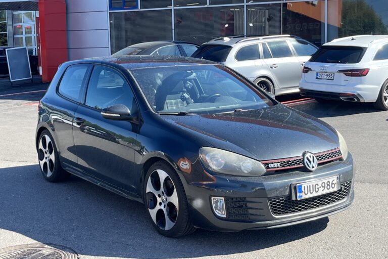 Volkswagen - GOLF - GTI 2,0 155 kW (210hv) // Top-Sport varustelu / Sport-alusta / Sporttipenkit / P. tutkat / Ilmastointi / Sporttiratti // - Viistoperä