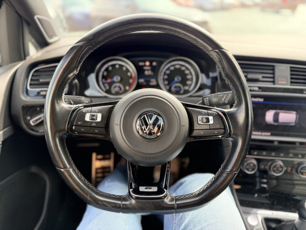 Volkswagen - Golf - R 2.0TSI 4Motion Volkswagen - Golf - R 2.0TSI 4Motion - Farmari