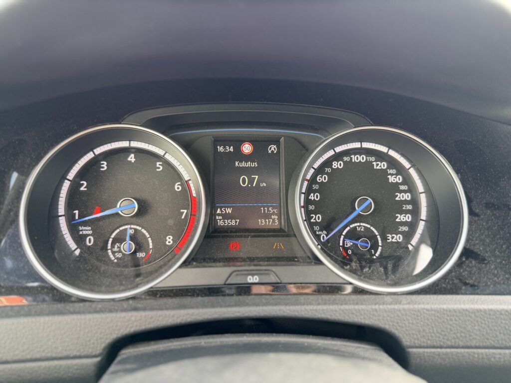 Volkswagen - Golf - R 2.0TSI 4Motion Volkswagen - Golf - R 2.0TSI 4Motion - Farmari