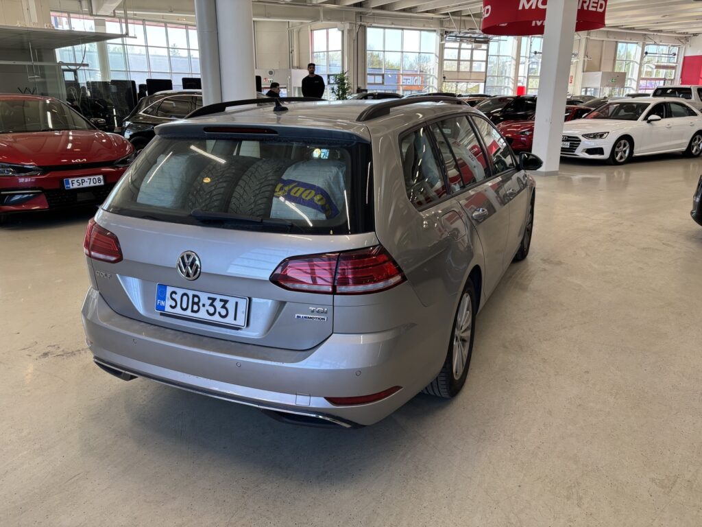 Volkswagen - Golf - Variant Comfortline 1,4 TGI 81 kW (110 hv) BLUEMOTION DSG-automaatti Volkswagen - Golf - Variant Comfortline 1,4 TGI 81 kW (110 hv) BLUEMOTION DSG-automaatti - Farmari