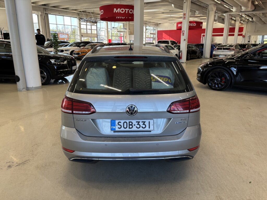 Volkswagen - Golf - Variant Comfortline 1,4 TGI 81 kW (110 hv) BLUEMOTION DSG-automaatti Volkswagen - Golf - Variant Comfortline 1,4 TGI 81 kW (110 hv) BLUEMOTION DSG-automaatti - Farmari