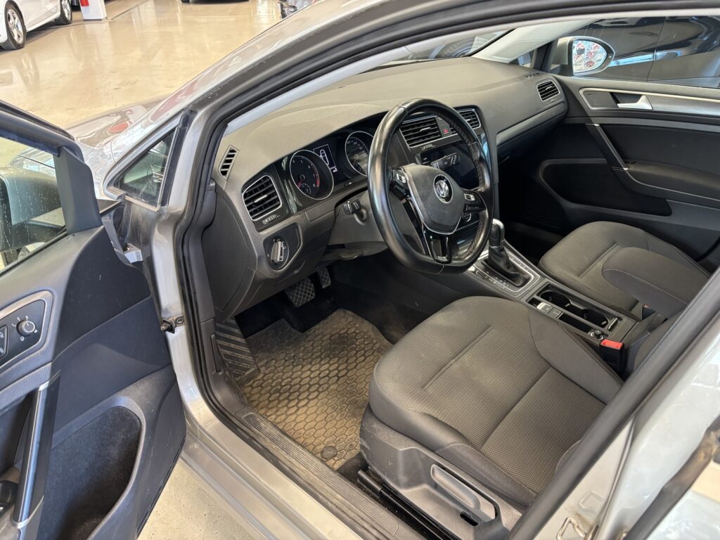 Volkswagen - Golf - Variant Comfortline 1,4 TGI 81 kW (110 hv) BLUEMOTION DSG-automaatti Volkswagen - Golf - Variant Comfortline 1,4 TGI 81 kW (110 hv) BLUEMOTION DSG-automaatti - Farmari