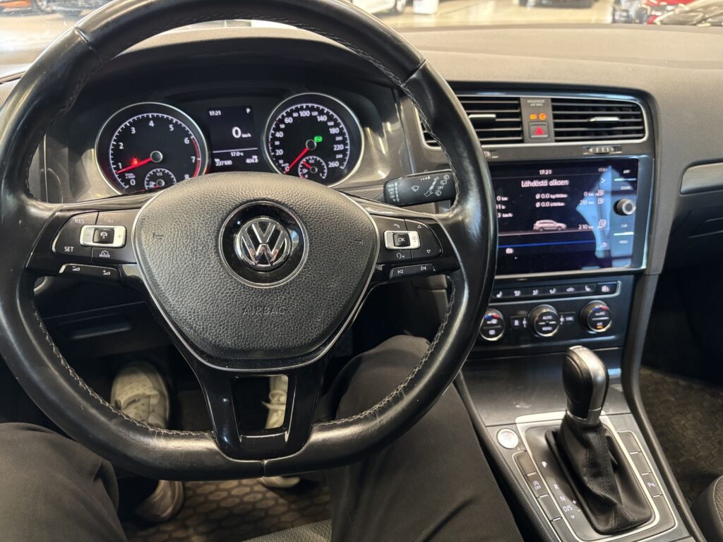 Volkswagen - Golf - Variant Comfortline 1,4 TGI 81 kW (110 hv) BLUEMOTION DSG-automaatti Volkswagen - Golf - Variant Comfortline 1,4 TGI 81 kW (110 hv) BLUEMOTION DSG-automaatti - Farmari