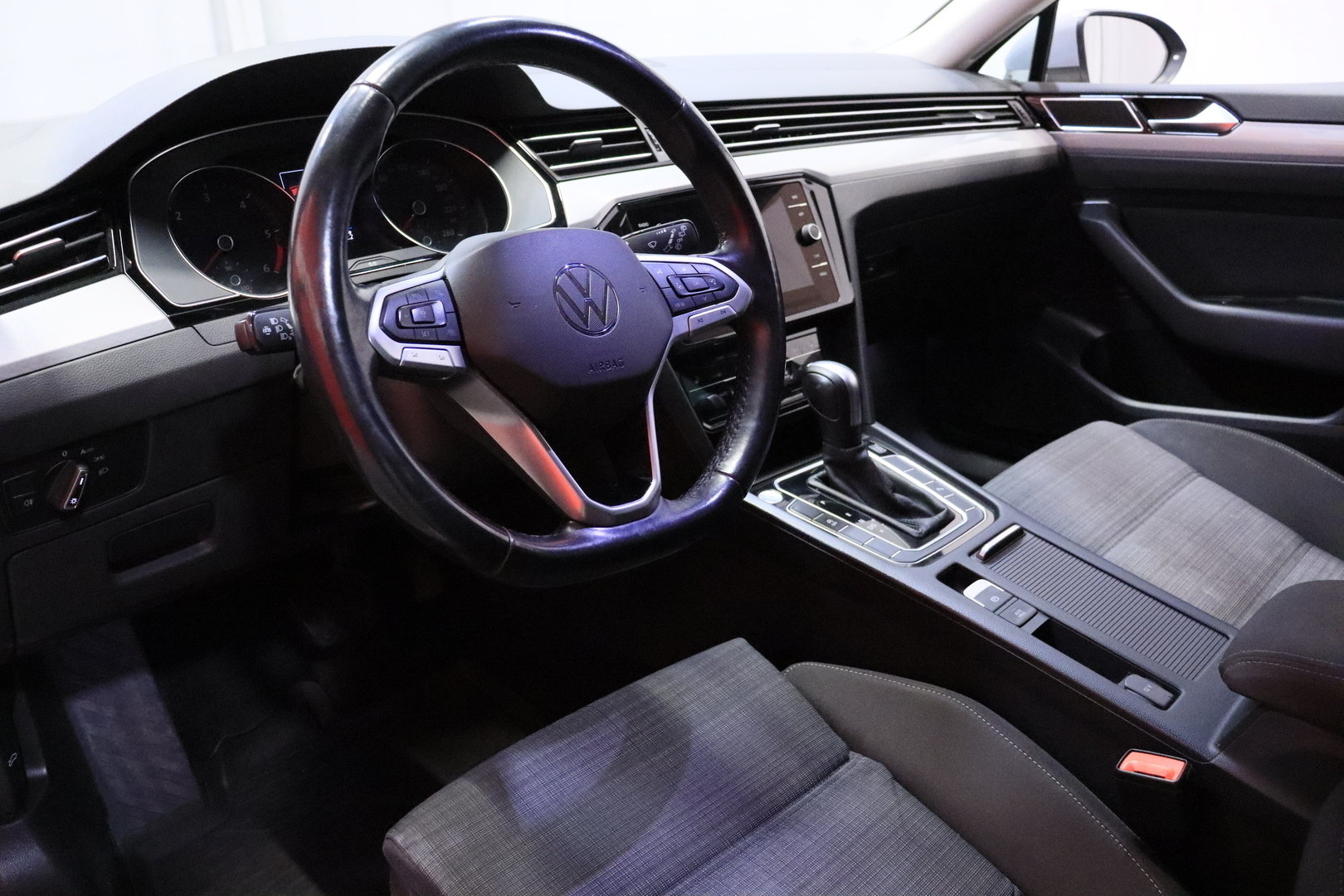 Volkswagen - Passat - Variant Style Business 2,0 TDI EVO SCR 110 kW DSG-automaatti / 1.Om Suomi-auto / Webasto / Jakopää tehty! / ACC / Vetokoukku / - Farmari
