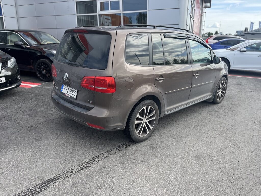 Volkswagen - Touran - Comfortline 1,4 TSI 103 kW (140 hv) DSG-automaatti Volkswagen - Touran - Comfortline 1,4 TSI 103 kW (140 hv) DSG-automaatti - Tila-auto