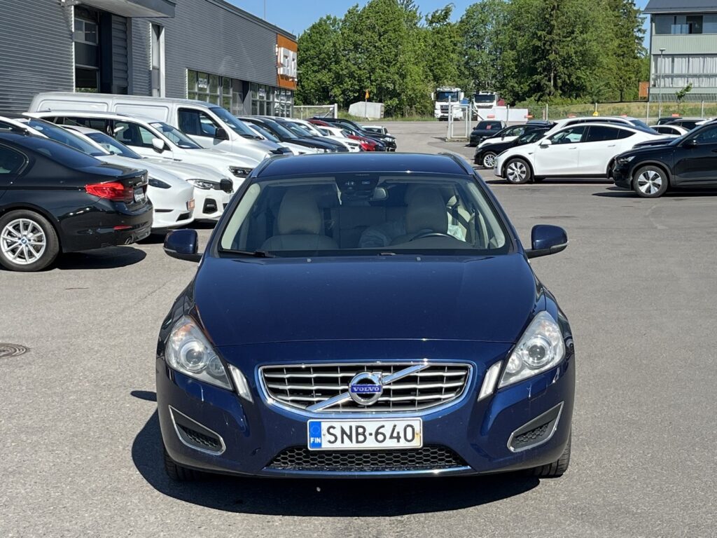 Volvo - V60 - D3 Ocean Race aut S/S // Vetokoukku / Vakkari / KeyLess / Nahkaverhoilu / P. tutka / High Performance -äänentoisto // Volvo - V60 - D3 Ocean Race aut S/S // Vetokoukku / Vakkari / KeyLess / Nahkaverhoilu / P. tutka / High Performance -äänentoisto // - Farmari