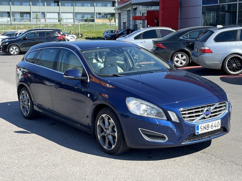 Volvo - V60 - D3 Ocean Race aut S/S // Vetokoukku / Vakkari / KeyLess / Nahkaverhoilu / P. tutka / High Performance -äänentoisto // Volvo - V60 - D3 Ocean Race aut S/S // Vetokoukku / Vakkari / KeyLess / Nahkaverhoilu / P. tutka / High Performance -äänentoisto // - Farmari