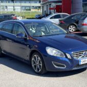 Volvo - V60 - D3 Ocean Race aut S/S // Vetokoukku / Vakkari / KeyLess / Nahkaverhoilu / P. tutka / High Performance -äänentoisto // - Farmari