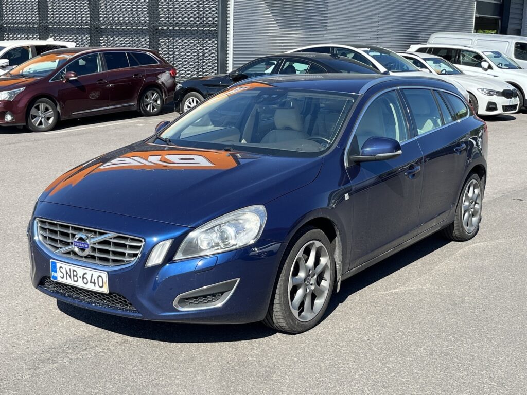 Volvo - V60 - D3 Ocean Race aut S/S // Vetokoukku / Vakkari / KeyLess / Nahkaverhoilu / P. tutka / High Performance -äänentoisto // Volvo - V60 - D3 Ocean Race aut S/S // Vetokoukku / Vakkari / KeyLess / Nahkaverhoilu / P. tutka / High Performance -äänentoisto // - Farmari