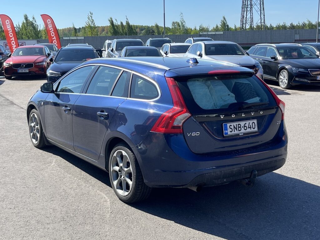 Volvo - V60 - D3 Ocean Race aut S/S // Vetokoukku / Vakkari / KeyLess / Nahkaverhoilu / P. tutka / High Performance -äänentoisto // Volvo - V60 - D3 Ocean Race aut S/S // Vetokoukku / Vakkari / KeyLess / Nahkaverhoilu / P. tutka / High Performance -äänentoisto // - Farmari