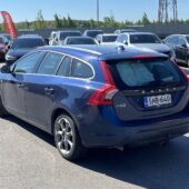 Volvo - V60 - D3 Ocean Race aut S/S // Vetokoukku / Vakkari / KeyLess / Nahkaverhoilu / P. tutka / High Performance -äänentoisto // - Farmari