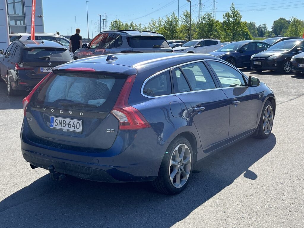 Volvo - V60 - D3 Ocean Race aut S/S // Vetokoukku / Vakkari / KeyLess / Nahkaverhoilu / P. tutka / High Performance -äänentoisto // Volvo - V60 - D3 Ocean Race aut S/S // Vetokoukku / Vakkari / KeyLess / Nahkaverhoilu / P. tutka / High Performance -äänentoisto // - Farmari