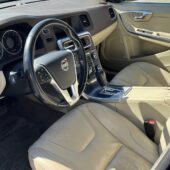 Volvo - V60 - D3 Ocean Race aut S/S // Vetokoukku / Vakkari / KeyLess / Nahkaverhoilu / P. tutka / High Performance -äänentoisto // - Farmari