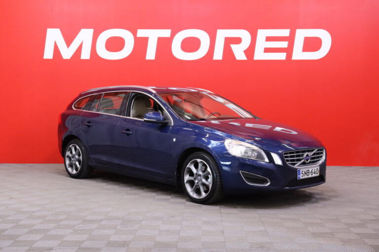 Volvo - V60 - D3 Ocean Race aut S/S // Webasto / Vetokoukku / Vakkari / KeyLess / Nahkaverhoilu / P. tutka / High Performance audio // - Farmari