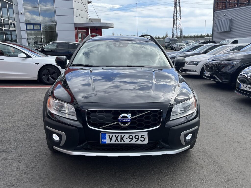 Volvo - XC70 - D5 AWD Business Summum Edition aut // ACC / Kaistavahti / Webasto / Suomi-auto // Volvo - XC70 - D5 AWD Business Summum Edition aut // ACC / Kaistavahti / Webasto / Suomi-auto // - Farmari