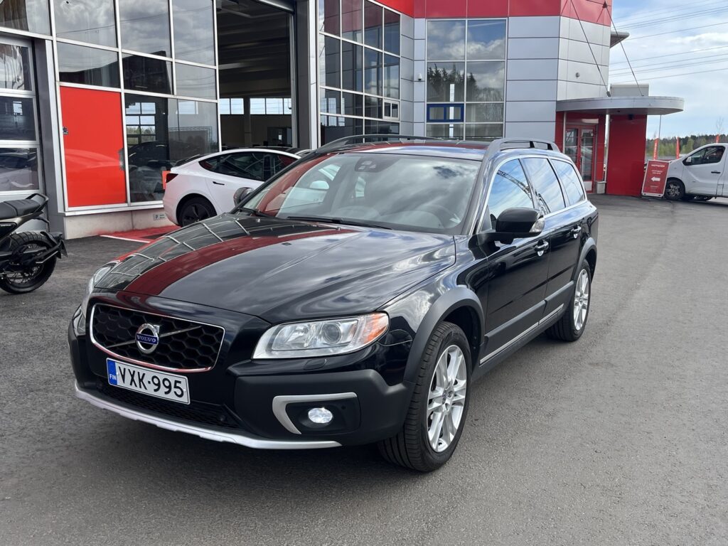 Volvo - XC70 - D5 AWD Business Summum Edition aut // ACC / Kaistavahti / Webasto / Suomi-auto // - Farmari