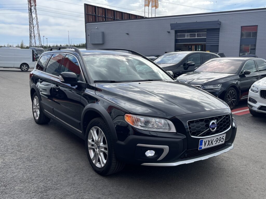 Volvo - XC70 - D5 AWD Business Summum Edition aut // ACC / Kaistavahti / Webasto / Suomi-auto // Volvo - XC70 - D5 AWD Business Summum Edition aut // ACC / Kaistavahti / Webasto / Suomi-auto // - Farmari