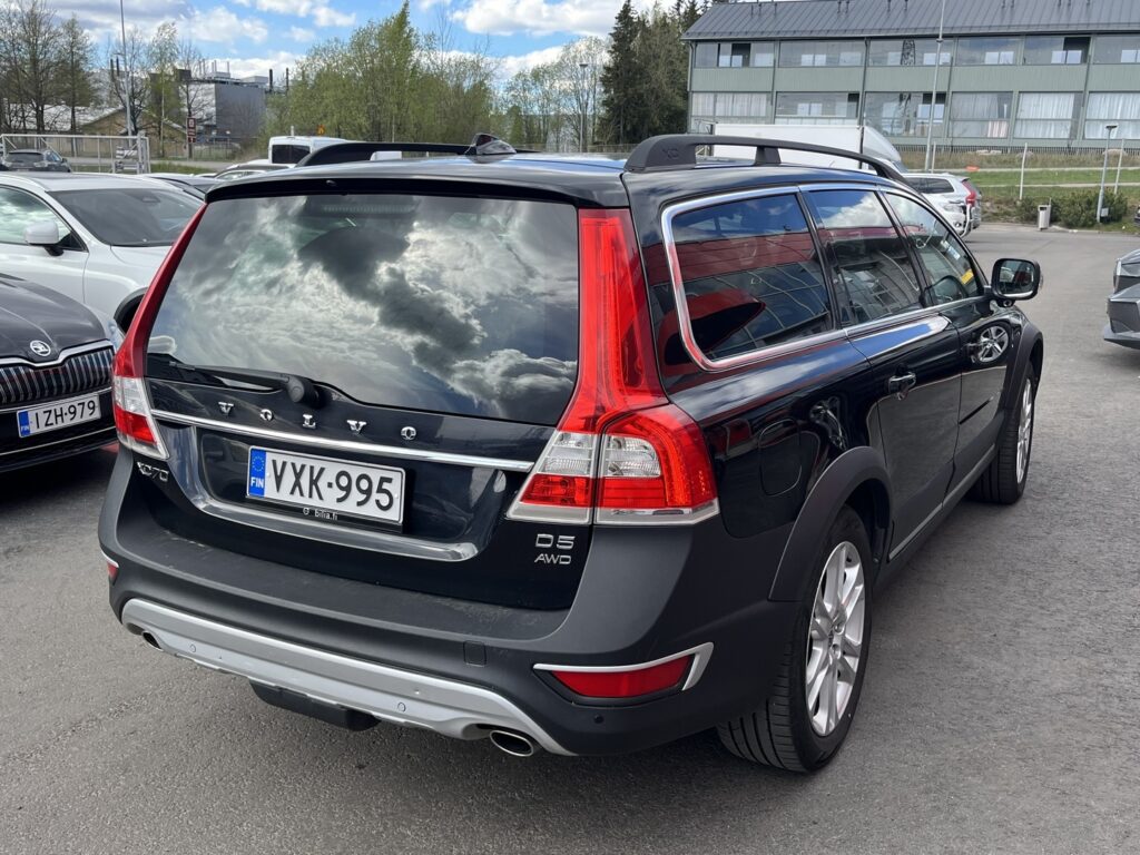 Volvo - XC70 - D5 AWD Business Summum Edition aut // ACC / Kaistavahti / Webasto / Suomi-auto // Volvo - XC70 - D5 AWD Business Summum Edition aut // ACC / Kaistavahti / Webasto / Suomi-auto // - Farmari