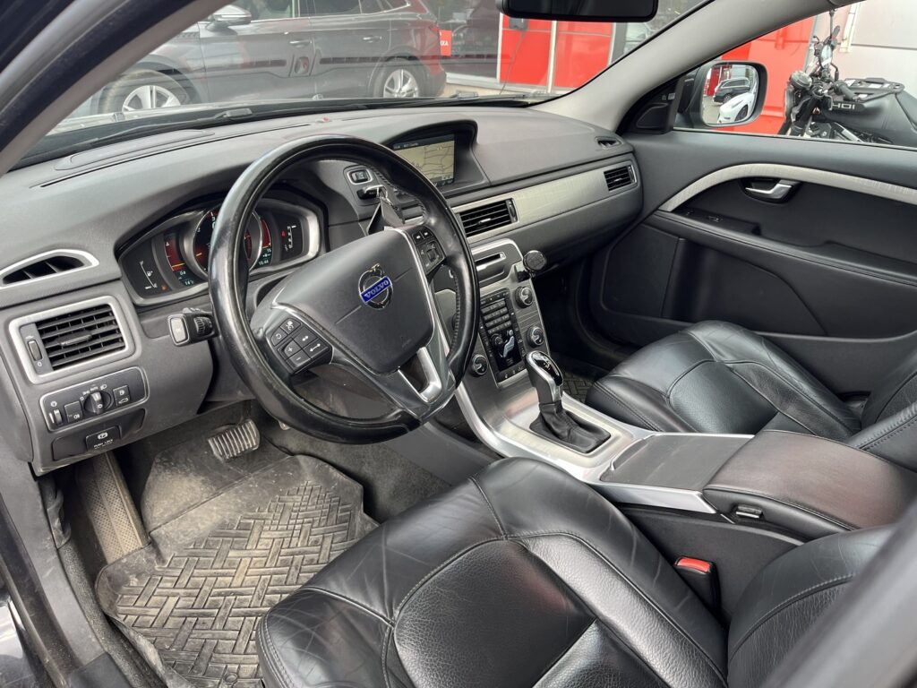 Volvo - XC70 - D5 AWD Business Summum Edition aut // ACC / Kaistavahti / Webasto / Suomi-auto // Volvo - XC70 - D5 AWD Business Summum Edition aut // ACC / Kaistavahti / Webasto / Suomi-auto // - Farmari