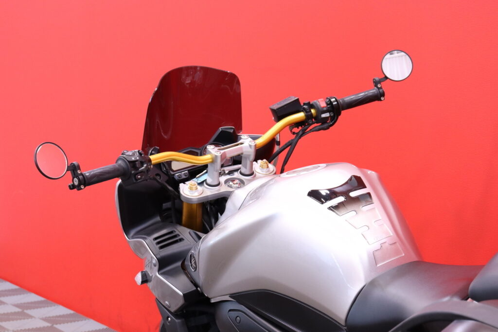 Yamaha - FZ1 - // Akrapovic / Huoltokirja / Teräspunos jarruletkut / USD / 3x laukut // Yamaha - FZ1 - // Akrapovic / Huoltokirja / Teräspunos jarruletkut / USD / 3x laukut // - Moottoripyörä