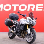 Yamaha - FZ1 - // Akrapovic / Huoltokirja / Teräspunos jarruletkut / USD / 3x laukut // - Moottoripyörä