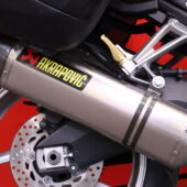 Yamaha - FZ1 - // Akrapovic / Huoltokirja / Teräspunos jarruletkut / USD / 3x laukut // - Moottoripyörä