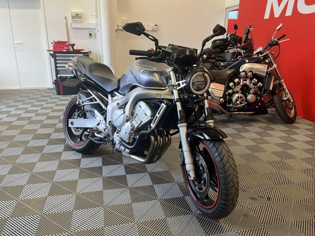Yamaha - FZ6-S - // Myydään huutokaupat.com / DominatoR / Hyväkuntoiset renkaat // Yamaha - FZ6-S - // Myydään huutokaupat.com / DominatoR / Hyväkuntoiset renkaat // - Moottoripyörä