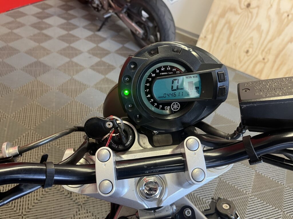 Yamaha - FZ6-S - // Myydään huutokaupat.com / DominatoR / Hyväkuntoiset renkaat // Yamaha - FZ6-S - // Myydään huutokaupat.com / DominatoR / Hyväkuntoiset renkaat // - Moottoripyörä