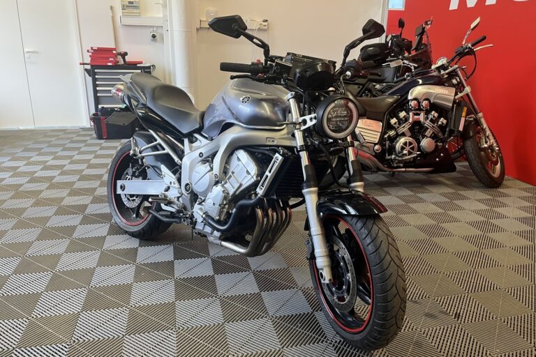 Yamaha - FZ6-S - // Myydään huutokaupat.com / DominatoR / Hyväkuntoiset renkaat // - Moottoripyörä