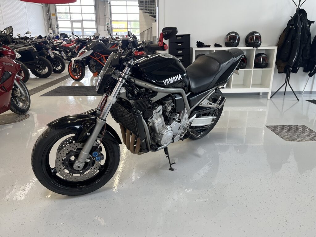Yamaha - FZS - 1000 // Myydään Huutokaupat.com // Yamaha - FZS - 1000 // Myydään Huutokaupat.com // - Moottoripyörä