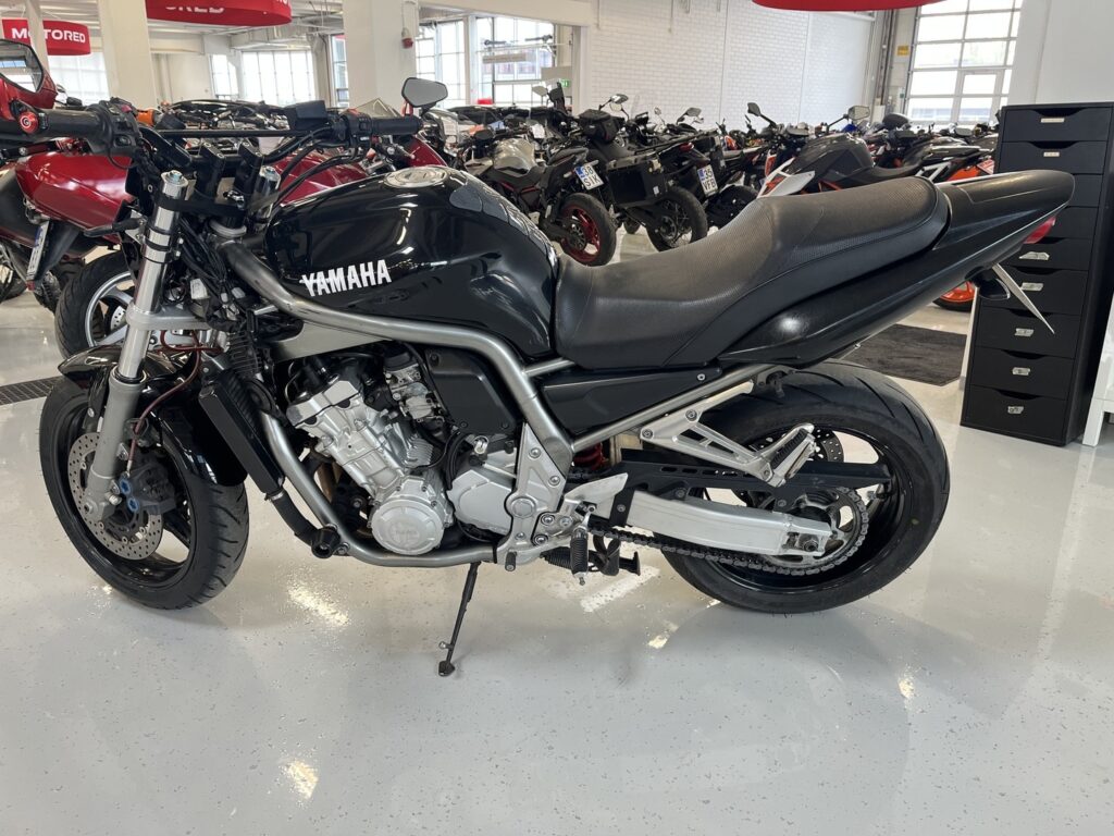 Yamaha - FZS - 1000 // Myydään Huutokaupat.com // Yamaha - FZS - 1000 // Myydään Huutokaupat.com // - Moottoripyörä