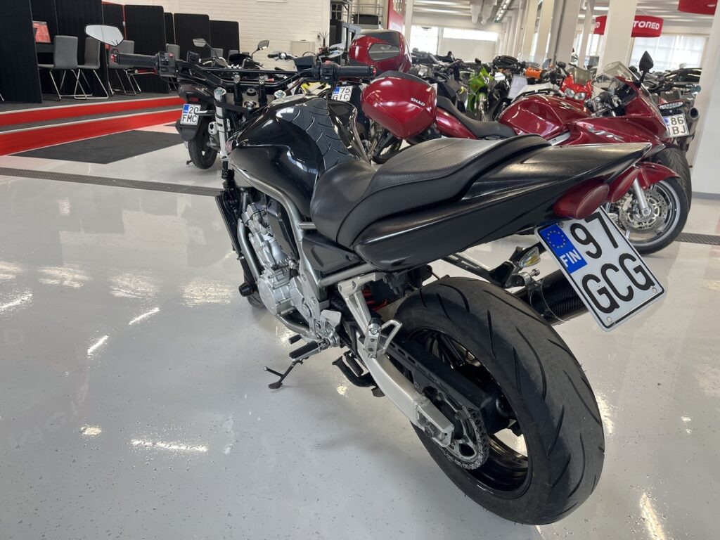 Yamaha - FZS - 1000 // Myydään Huutokaupat.com // Yamaha - FZS - 1000 // Myydään Huutokaupat.com // - Moottoripyörä