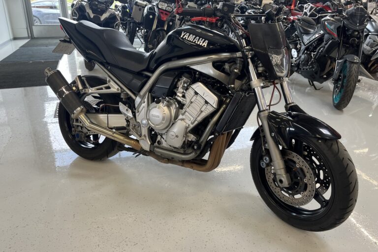Yamaha - FZS - 1000 // Myydään Huutokaupat.com // - Moottoripyörä