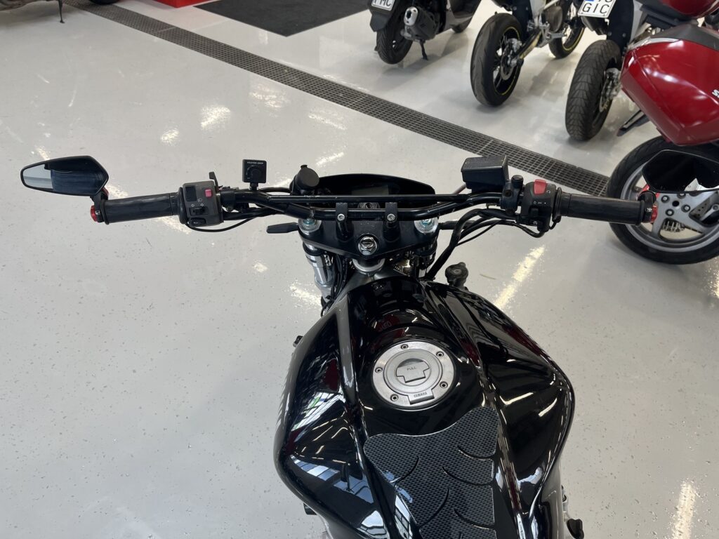 Yamaha - FZS - 1000 // Myydään Huutokaupat.com // Yamaha - FZS - 1000 // Myydään Huutokaupat.com // - Moottoripyörä