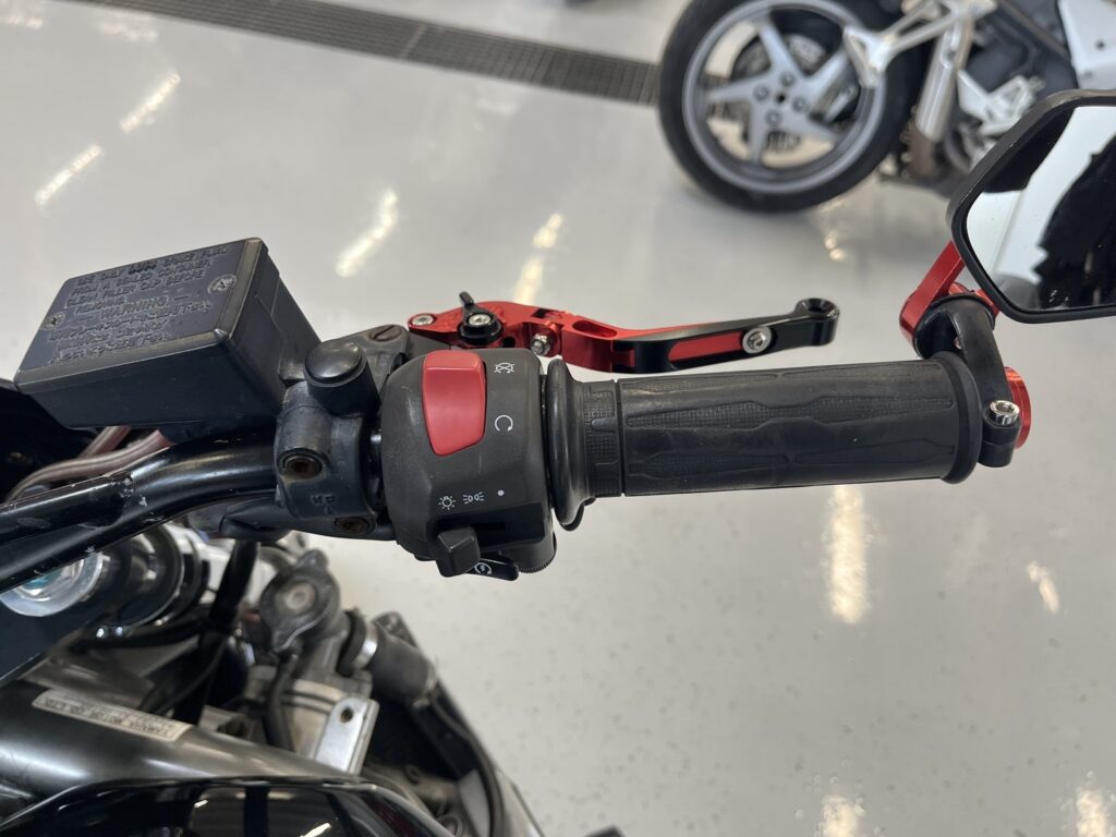 Yamaha - FZS - 1000 // Myydään Huutokaupat.com // Yamaha - FZS - 1000 // Myydään Huutokaupat.com // - Moottoripyörä
