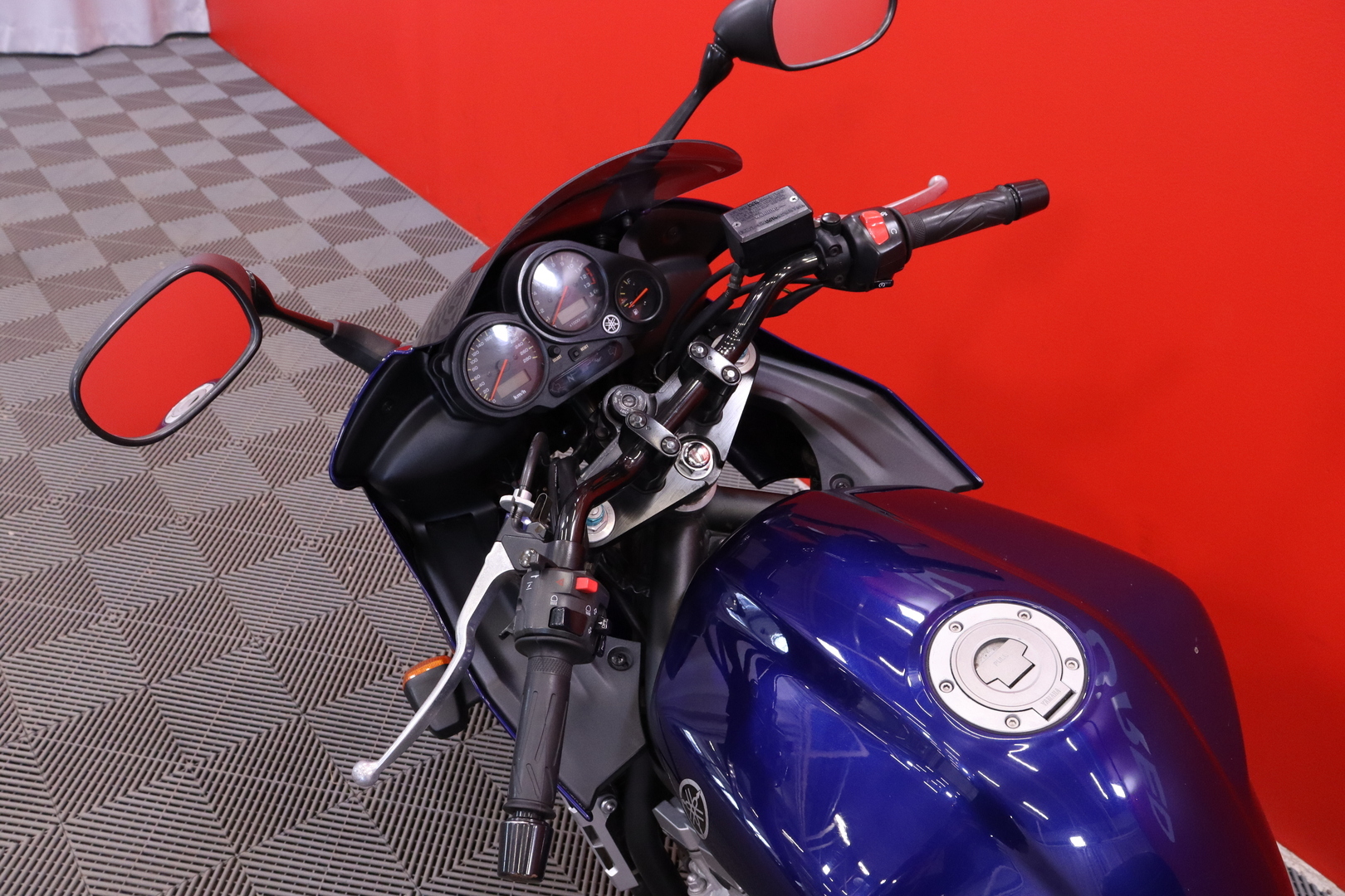 Yamaha - FZS - 1000 // Suomi-pyörä / 2-Om / Takalaukku // - Moottoripyörä