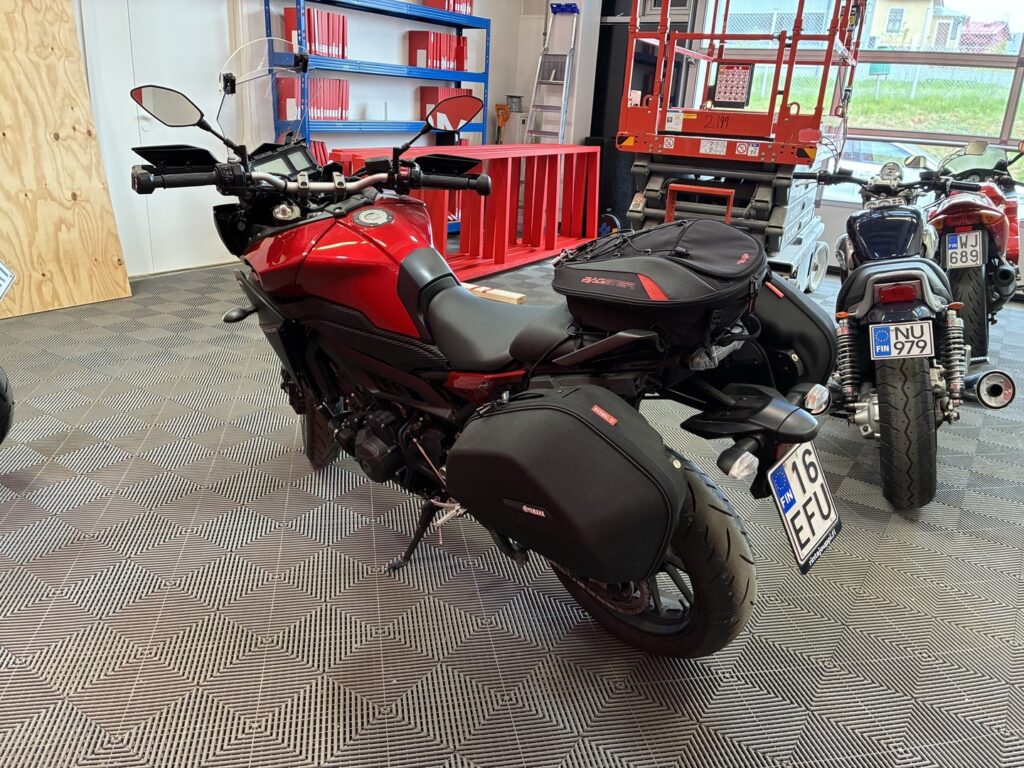 Yamaha - MT-09 - Tracer 900 // Juuri saapunut! / Suomi-pyörä / Huoltokirja / Laukut // Yamaha - MT-09 - Tracer 900 // Juuri saapunut! / Suomi-pyörä / Huoltokirja / Laukut // - Moottoripyörä