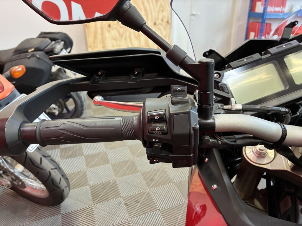 Yamaha - MT-09 - Tracer 900 // Juuri saapunut! / Suomi-pyörä / Huoltokirja / Laukut // Yamaha - MT-09 - Tracer 900 // Juuri saapunut! / Suomi-pyörä / Huoltokirja / Laukut // - Moottoripyörä